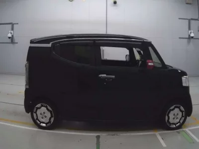Honda N BOX SLASH