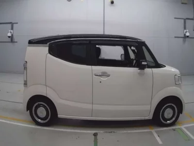 Honda N BOX SLASH