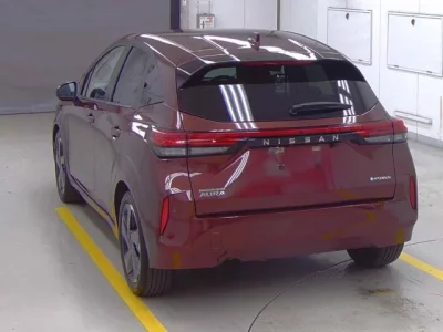 Nissan AURA