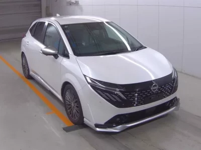 Nissan AURA
