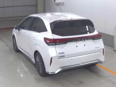 Nissan AURA