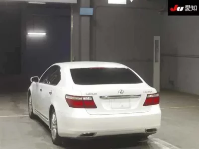 Lexus LS