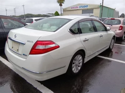 Nissan TEANA