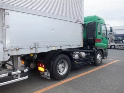 Isuzu TRUCK