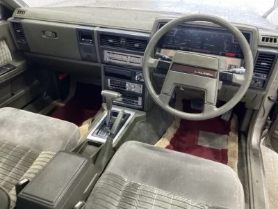 Nissan LAUREL