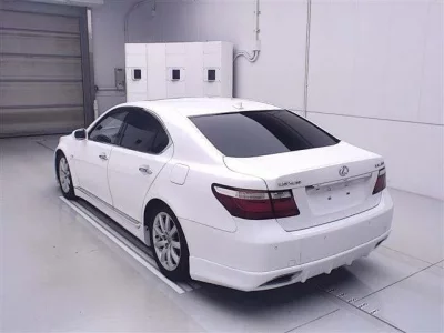 Lexus LS