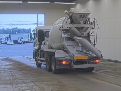 Nissan TRUCK