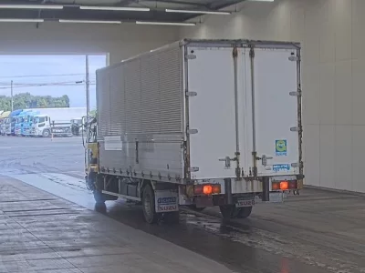 Nissan TRUCK