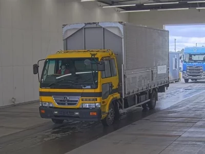 Nissan TRUCK