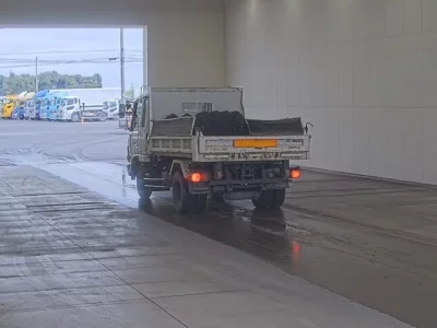 Nissan TRUCK