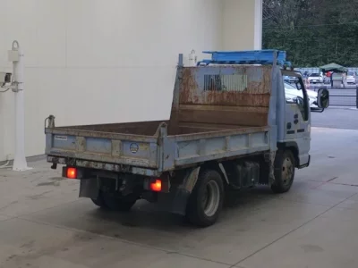 Nissan TRUCK