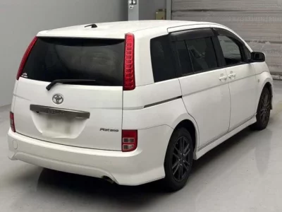 Toyota ISIS