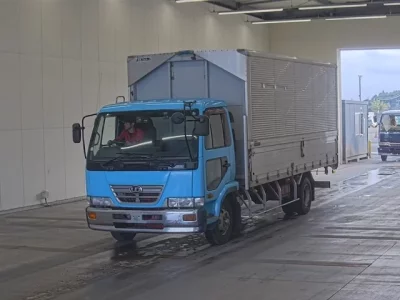 Nissan TRUCK