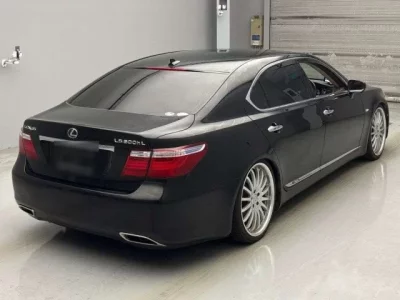 Lexus LS