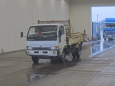Nissan TRUCK