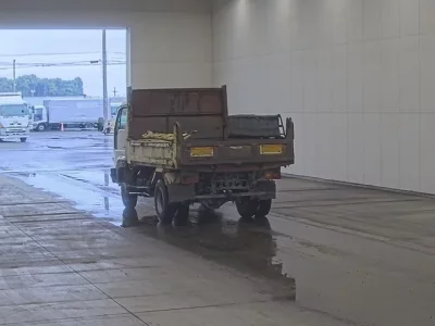 Nissan TRUCK