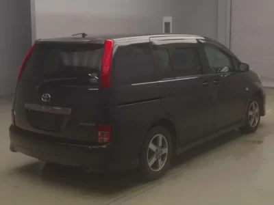 Toyota ISIS