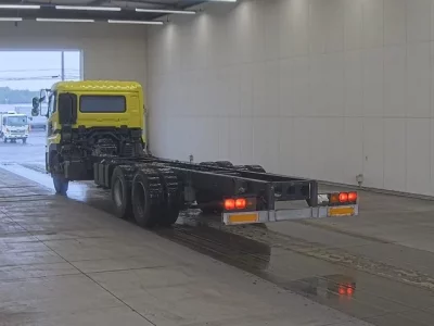Nissan TRUCK