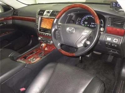 Lexus LS