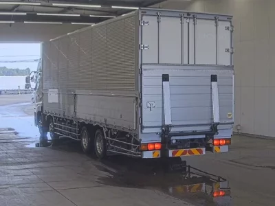 Nissan TRUCK