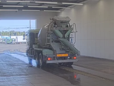 Nissan TRUCK