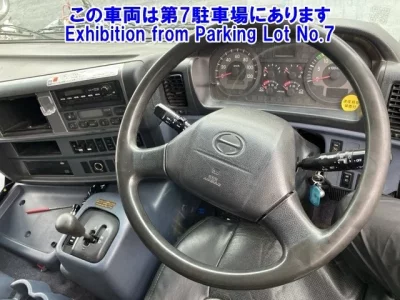 Hino TRUCK