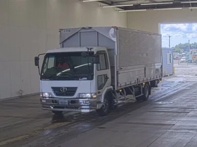 Nissan TRUCK