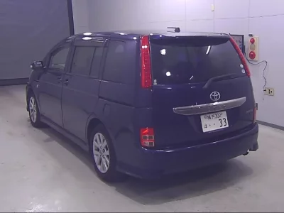 Toyota ISIS