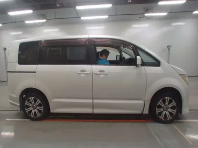Mitsubishi DELICA D5