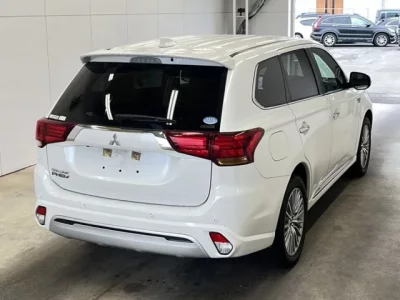 Mitsubishi OUTLANDER PHEV