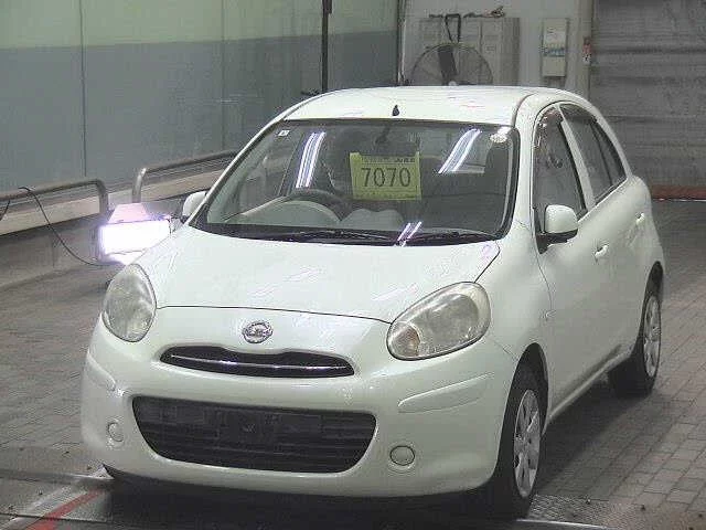 Nissan MARCH