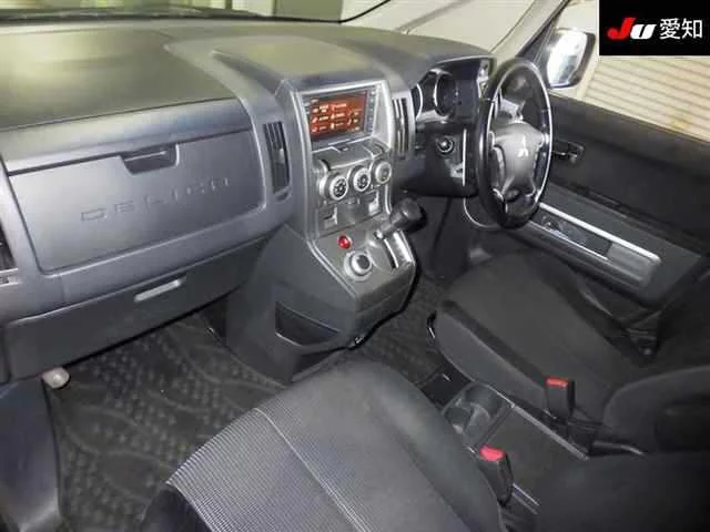 Mitsubishi DELICA D5