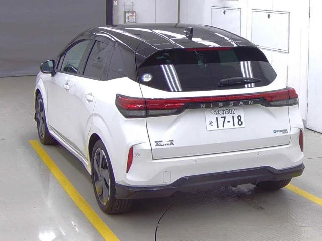 Nissan AURA