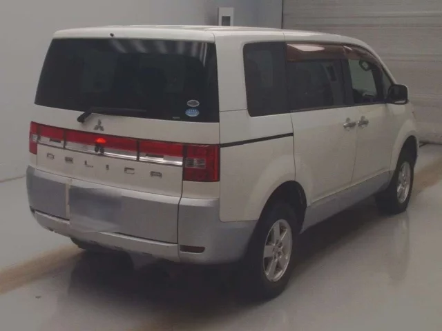 Mitsubishi DELICA D5