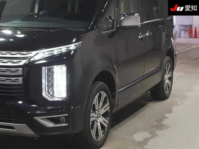 Mitsubishi DELICA D5