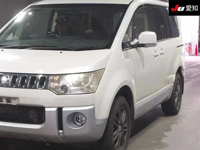 Mitsubishi DELICA D5