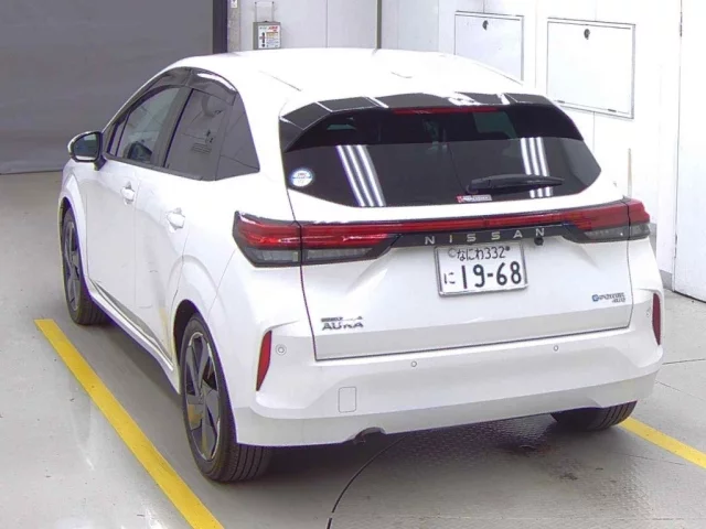 Nissan AURA