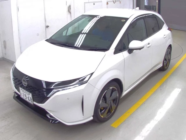 Nissan AURA