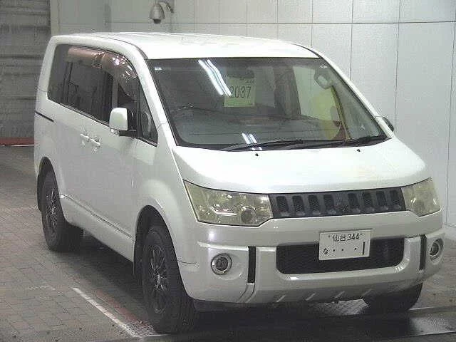 Mitsubishi DELICA D5