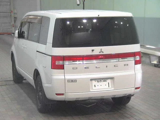 Mitsubishi DELICA D5