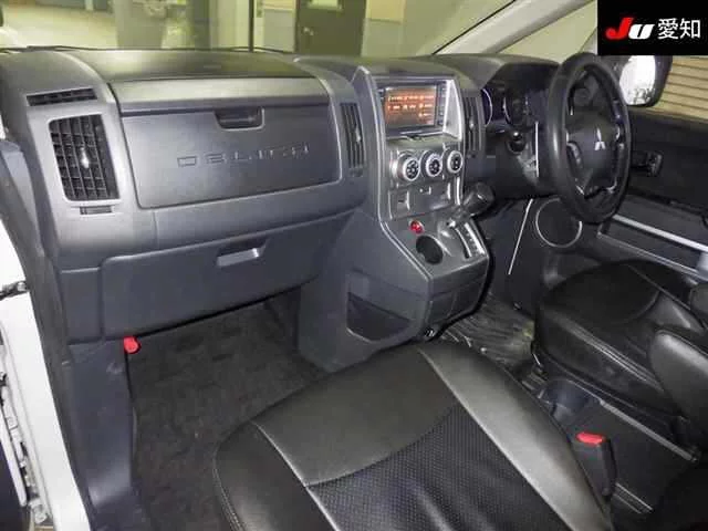 Mitsubishi DELICA D5