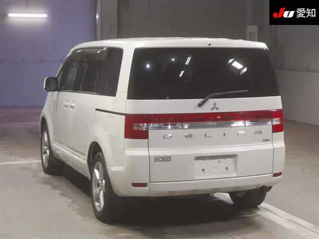 Mitsubishi DELICA D5