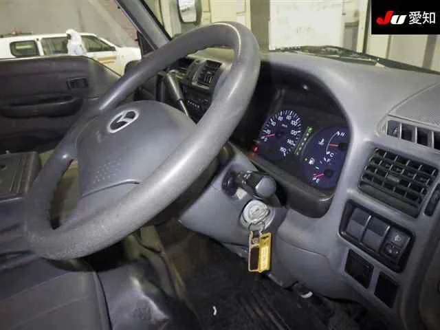 Mazda BONGO BRAWNY VAN