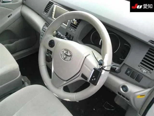 Toyota ISIS