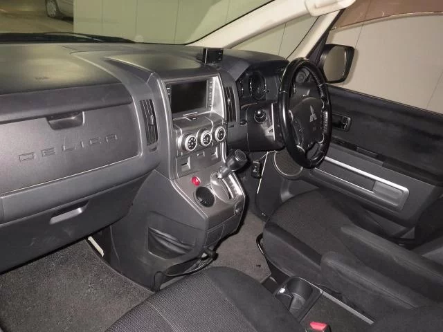 Mitsubishi DELICA D5