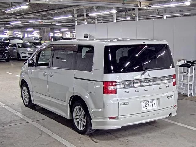 Mitsubishi DELICA D5