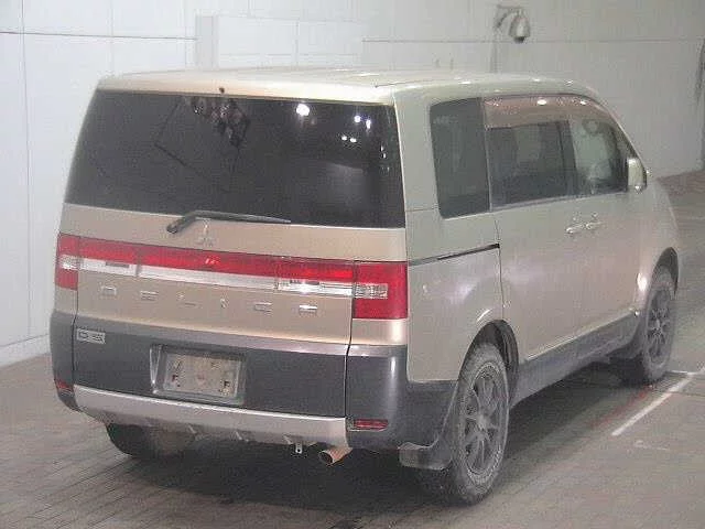 Mitsubishi DELICA D5