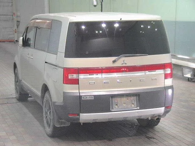 Mitsubishi DELICA D5
