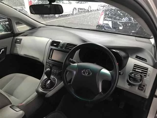 Toyota MARK X ZIO