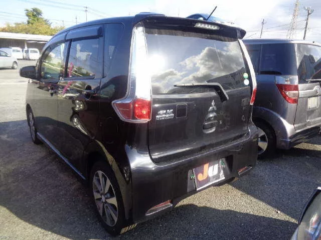 Mitsubishi EK CUSTOM